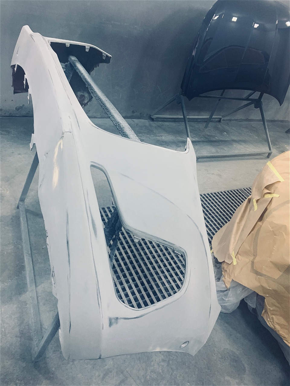Porta automotiva com acabamento em pintura